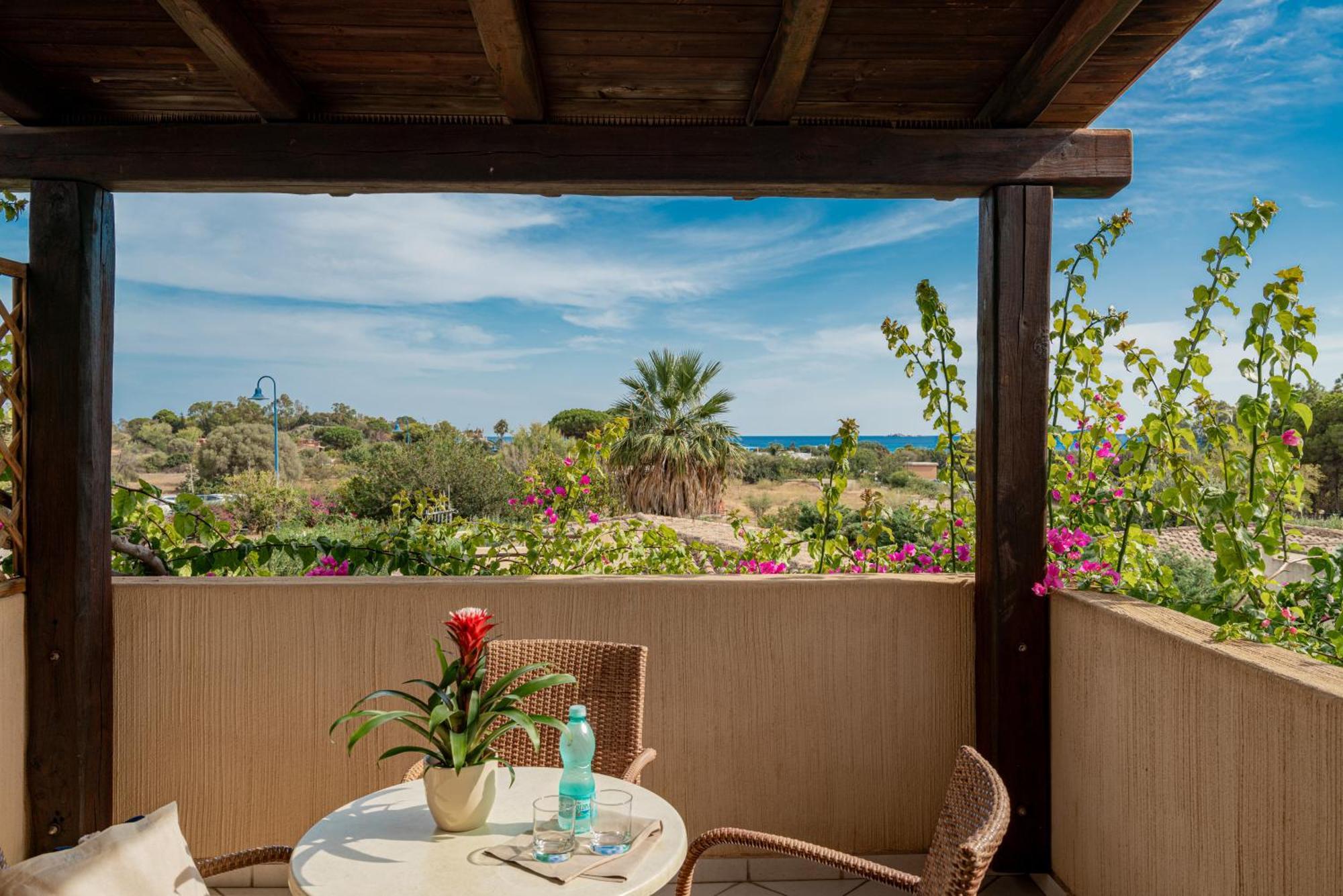 Hotel Mariposas Villasimius Exterior photo