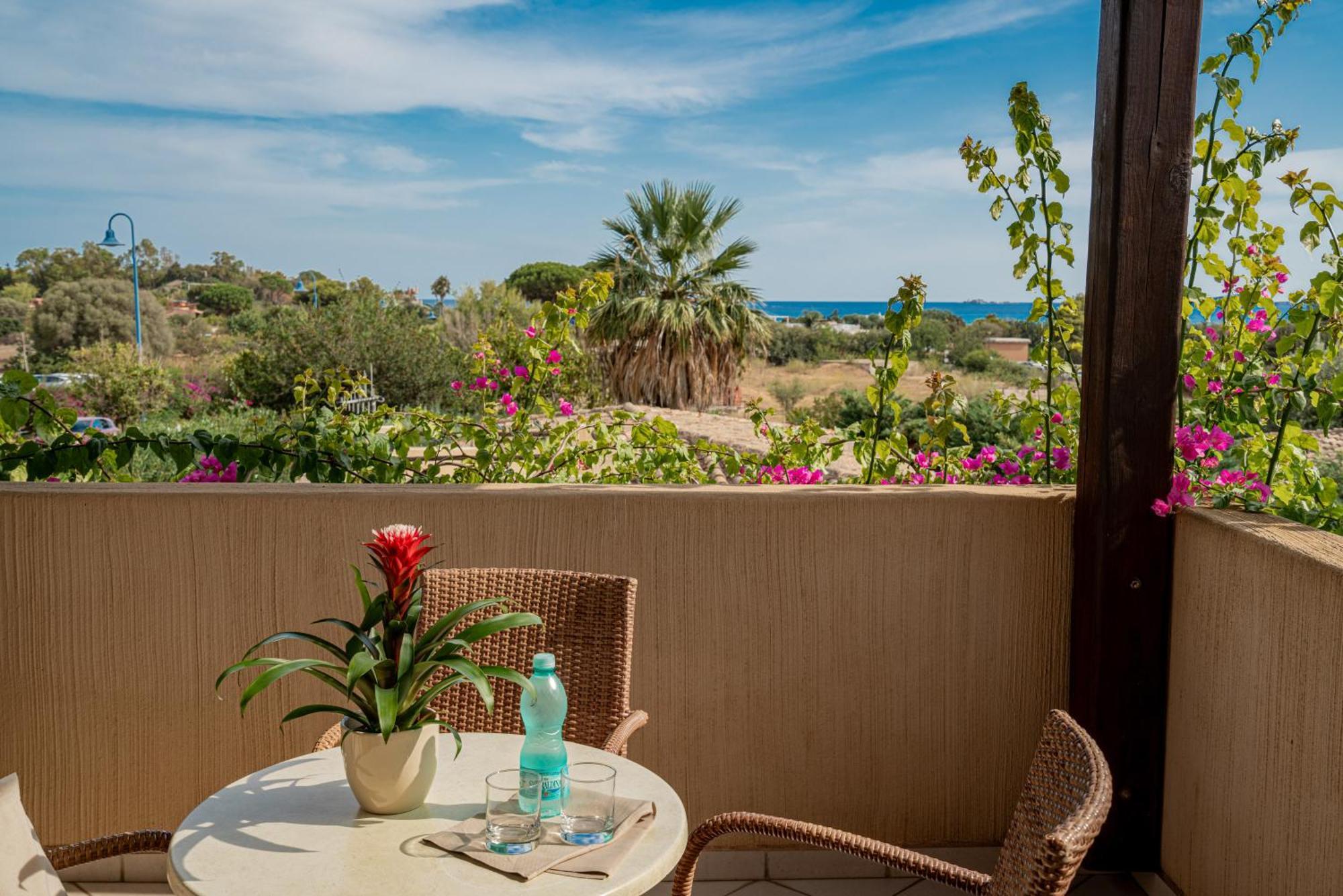 Hotel Mariposas Villasimius Exterior photo